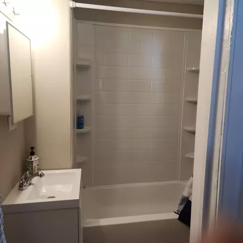 Bath - 2549 Pierce St, Gary, IN 46407 photo 1 of 2