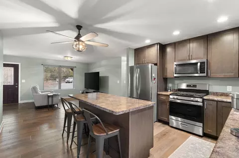 Kitchen - 11524 Briarhill Dr, De Motte, IN 46310 photo 4 of 5