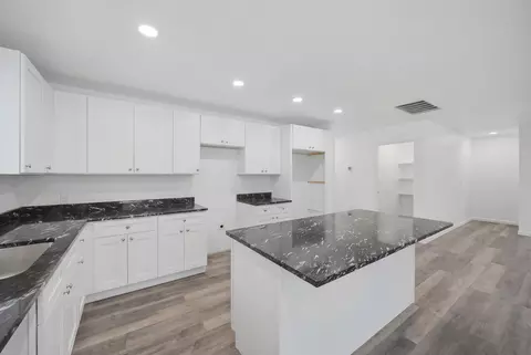 Kitchen - 2154 In-39, Winamac, IN 46996 photo 4 of 4