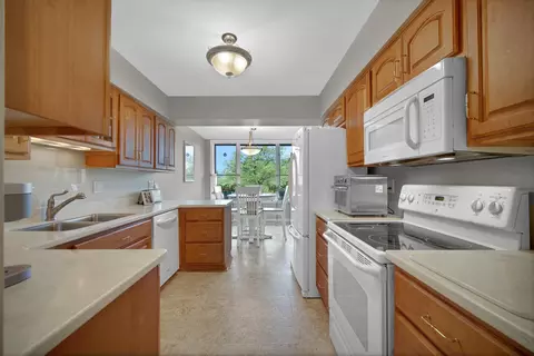 Kitchen - 910 Ridge Rd #405, Munster, IN 46321 photo 2 of 3
