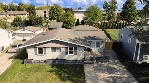 114 S Chase Dr, Crown Point, IN 46307