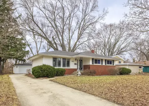 9133 Foliage Ln, Munster, IN 46321