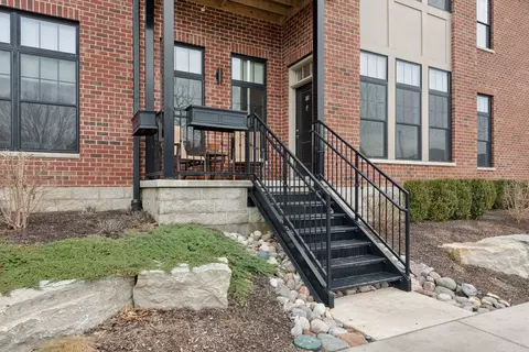208 Campbell St #103, Valparaiso, IN 46385