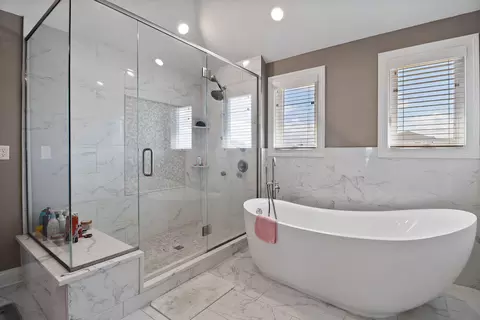 Bath - 9108 Zinnia Dr, Saint John, IN 46373 photo 2 of 5