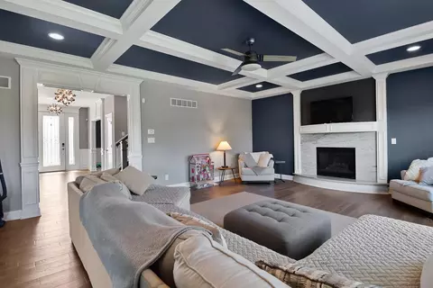 Living - 9108 Zinnia Dr, Saint John, IN 46373 photo 2 of 3
