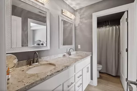 Bath - 9108 Zinnia Dr, Saint John, IN 46373 photo 4 of 5