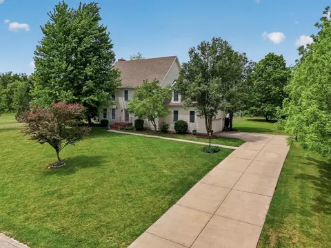 568 Shatz Dr, Valparaiso, IN 46385