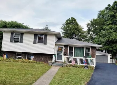811 Henry Ct, Hobart, IN 46342
