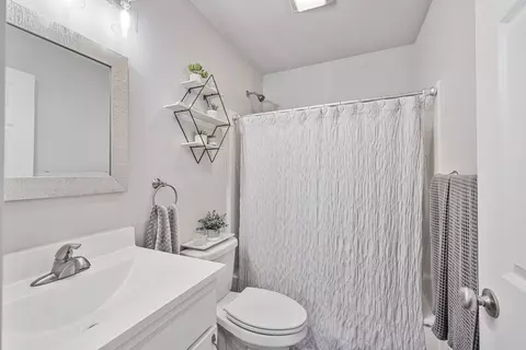 Bath - 1201 Tower Ln, Chesterton, IN 46304 photo 3 of 3