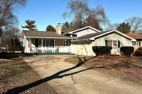 1645 Tulip Ln, Munster, IN 46321