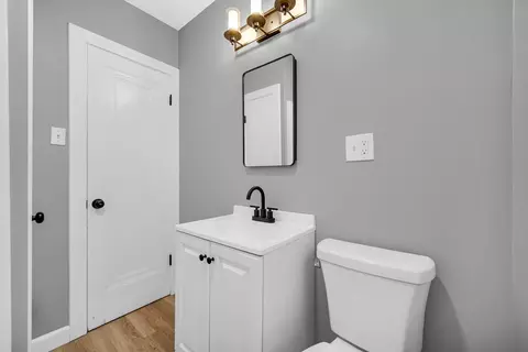 Bath - 541 Taft Pl, Gary, IN 46404 photo 2 of 3