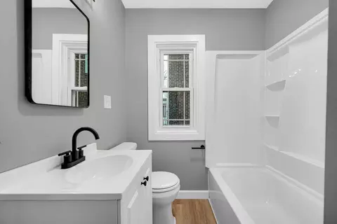 Bath - 541 Taft Pl, Gary, IN 46404 photo 1 of 3