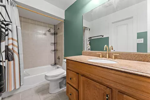 Bath - 3230 175th Pl, Hammond, IN 46323 photo 1 of 2