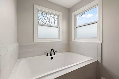 Bath - 2062 Nolan Ave, Crown Point, IN 46307 photo 3 of 5