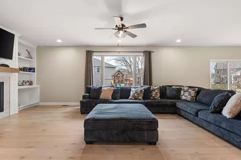 Living - 2062 Nolan Ave, Crown Point, IN 46307 photo 2 of 3