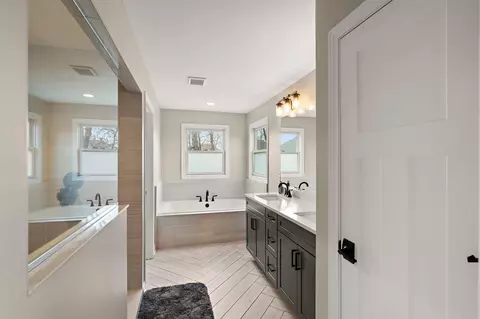 Bath - 2062 Nolan Ave, Crown Point, IN 46307 photo 1 of 5