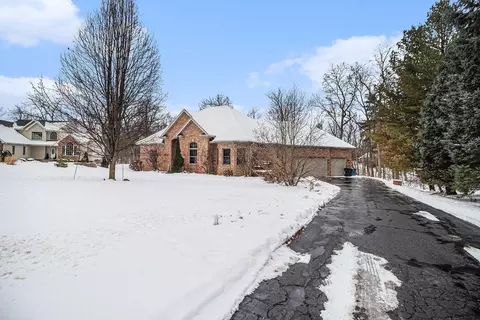 108 Lolabell Dr, Valparaiso, IN 46385