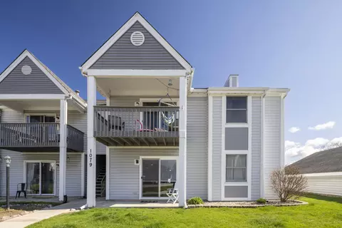 1079 Millpond Rd #E, Valparaiso, IN 46385