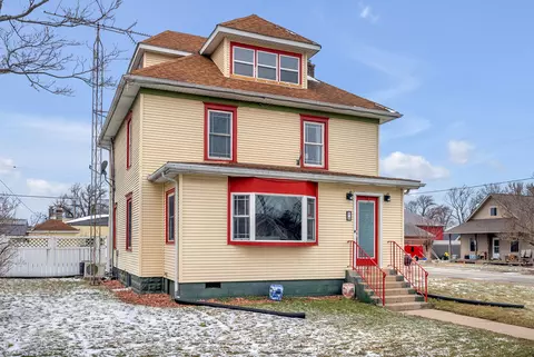 14 N Michigan St, La Crosse, IN 46348