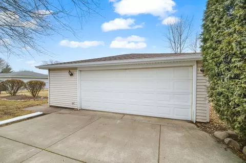 Exterior - 507 Hickory Ln, Munster, IN 46321 photo 4 of 5