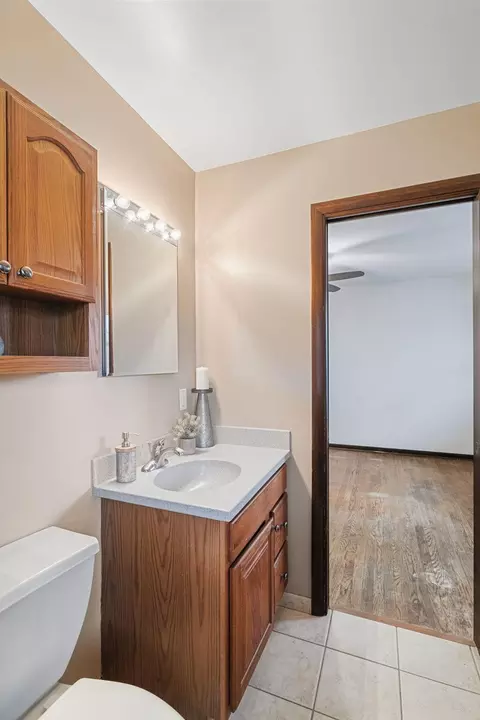 Bath - 507 Hickory Ln, Munster, IN 46321 photo 1 of 2