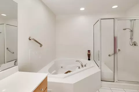 Bath - 1734 Windfield Dr, Munster, IN 46321 photo 2 of 3