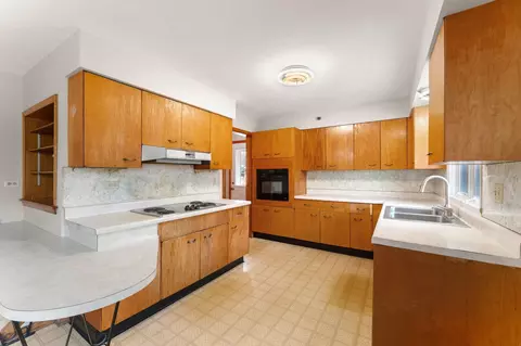 Kitchen - 8626 Christopher Dr, Saint John, IN 46373 photo 3 of 4