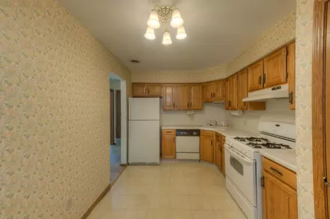 Kitchen - 643 South St #204, Munster, IN 46321 photo 1 of 2