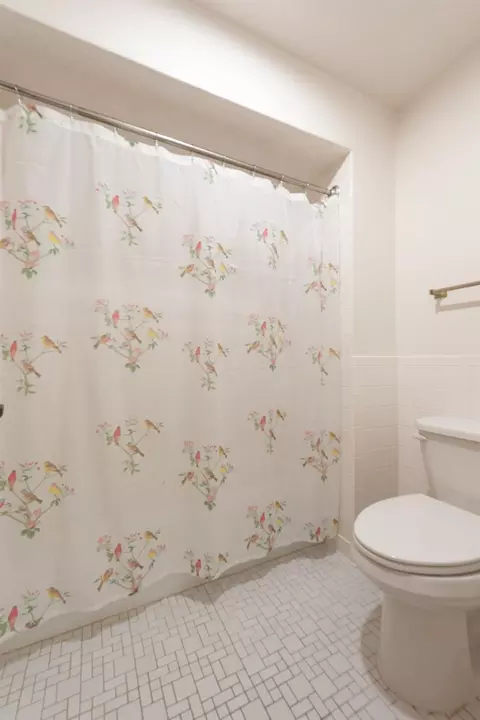 Bath - 643 South St #204, Munster, IN 46321 photo 2 of 2