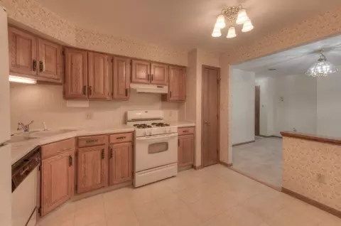 Kitchen - 643 South St #204, Munster, IN 46321 photo 2 of 2