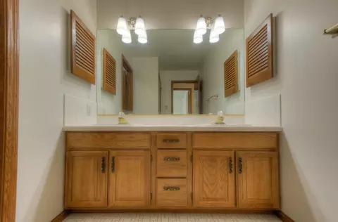 Bath - 643 South St #204, Munster, IN 46321 photo 1 of 2