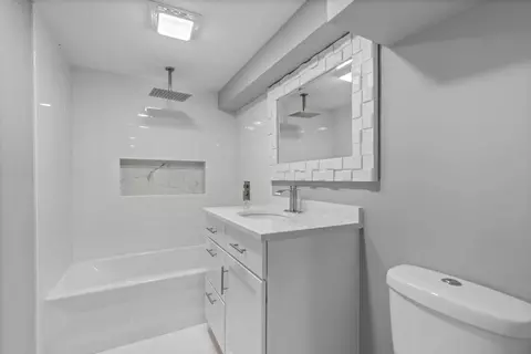 Bath - 864 Ohio St, Gary, IN 46402 photo 5 of 5