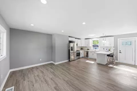 Living - 864 Ohio St, Gary, IN 46402 photo 2 of 2