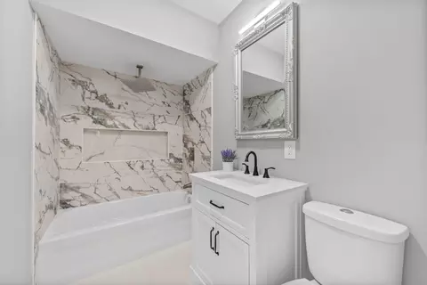Bath - 864 Ohio St, Gary, IN 46402 photo 1 of 5