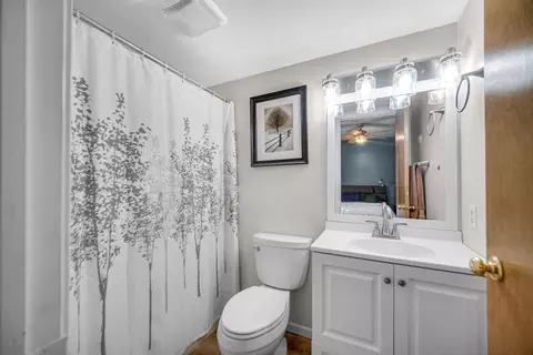 Bath - 3603 Timberbridge Dr #E, Valparaiso, IN 46383 photo 2 of 2