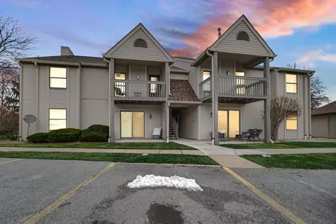 3603 Timberbridge Dr #E, Valparaiso, IN 46383