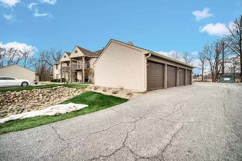 Exterior - 3603 Timberbridge Dr #E, Valparaiso, IN 46383 photo 4 of 6