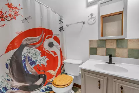 Bath - 5351 E Honor Ave, De Motte, IN 46310 photo 1 of 4