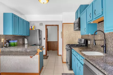 Kitchen - 5351 E Honor Ave, De Motte, IN 46310 photo 4 of 4