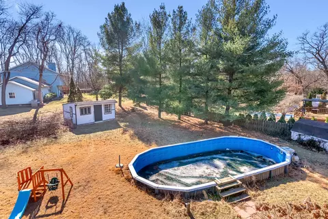 Exterior - 5351 E Honor Ave, De Motte, IN 46310 photo 6 of 9