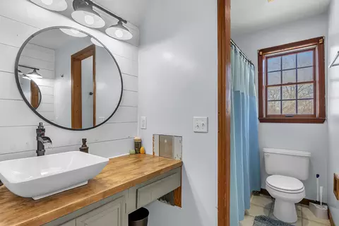 Bath - 5351 E Honor Ave, De Motte, IN 46310 photo 2 of 4