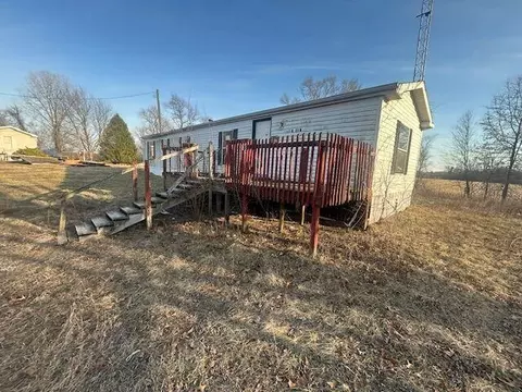 13219 W 550, Medaryville, IN 47957