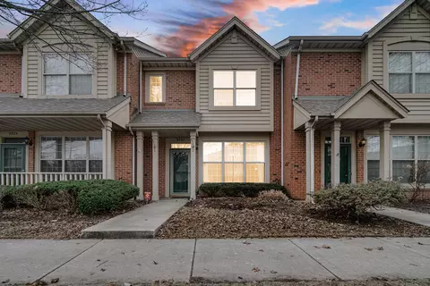 8822 Saint James Pl, Highland, IN 46322