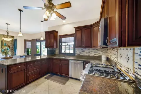 Kitchen - 10406 Silver Maple Dr, Saint John, IN 46373 photo 3 of 3