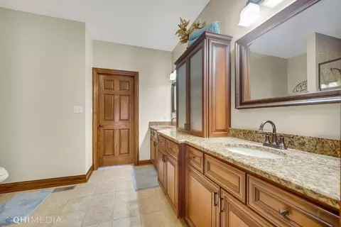Bath - 10406 Silver Maple Dr, Saint John, IN 46373 photo 2 of 5