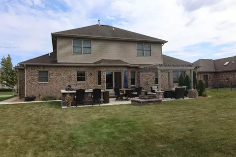 Exterior - 10406 Silver Maple Dr, Saint John, IN 46373 photo 4 of 6