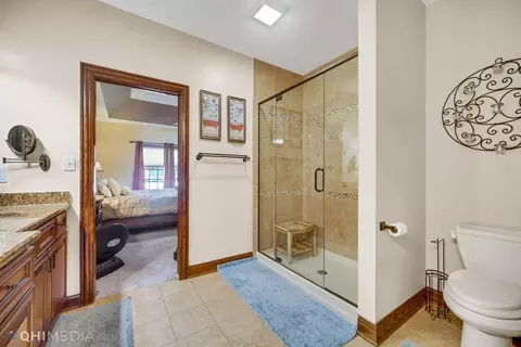 Bath - 10406 Silver Maple Dr, Saint John, IN 46373 photo 3 of 5