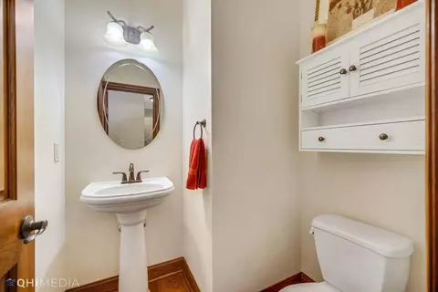 Bath - 10406 Silver Maple Dr, Saint John, IN 46373 photo 1 of 5