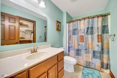 Bath - 10406 Silver Maple Dr, Saint John, IN 46373 photo 4 of 5