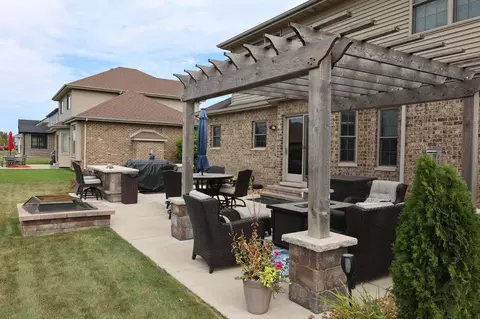 Exterior - 10406 Silver Maple Dr, Saint John, IN 46373 photo 6 of 6